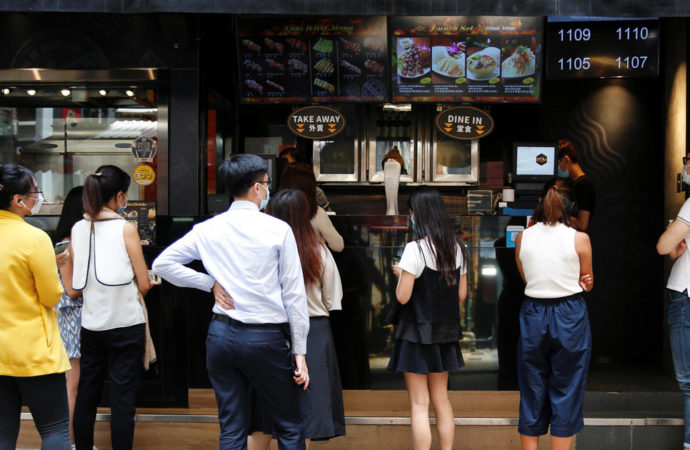 Face à une reprise des infections au Covid-19, Hongkong renforce les restrictions